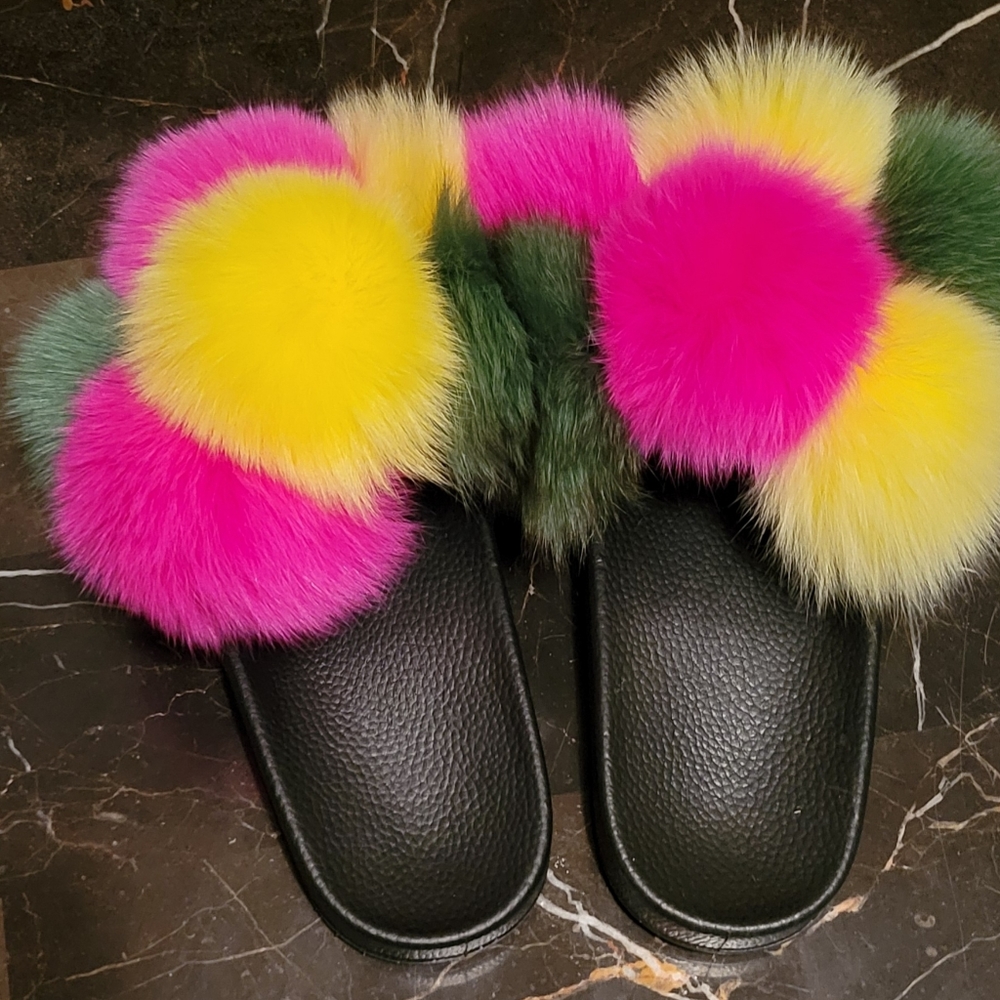 NWOT Fluffy Faux Fur Slippere sz 7